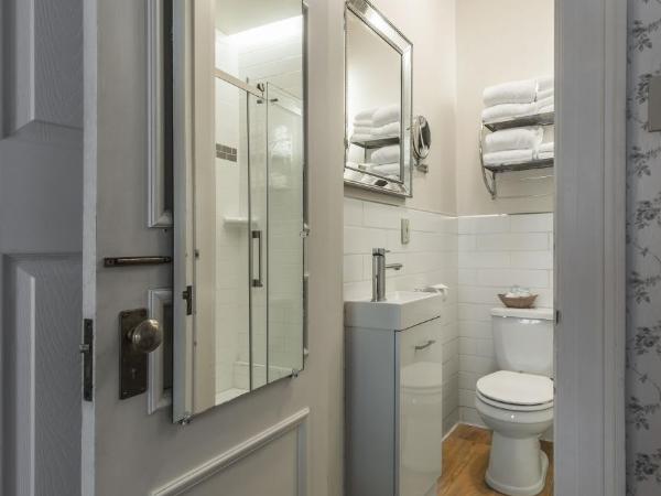 Le Chateau de Pierre : photo 3 de la chambre chambre double familiale