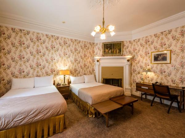 Le Chateau de Pierre : photo 9 de la chambre chambre double familiale