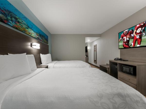 Red Roof PLUS & Suites Virginia Beach - Seaside : photo 3 de la chambre suite 2 lits doubles - non-fumeurs