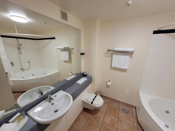 City of Sails Motel : photo 7 de la chambre studio avec baignoire spa