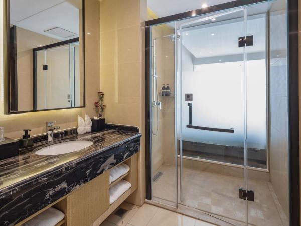 United Kingson HoteL : photo 2 de la chambre chambre lit king-size exécutive