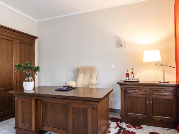 Hotel Crocus : photo 10 de la chambre appartement - vue sur jardin