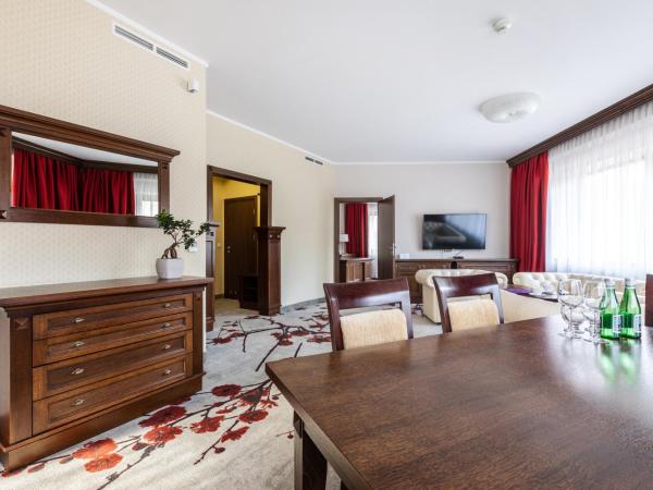 Hotel Crocus : photo 9 de la chambre appartement - vue sur jardin