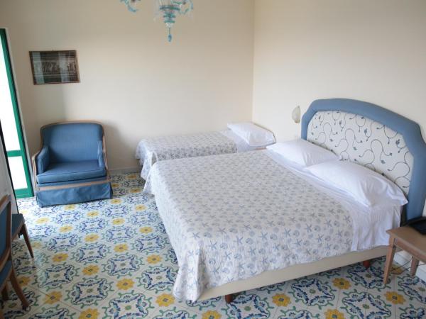 Hotel La Badia : photo 2 de la chambre chambre triple