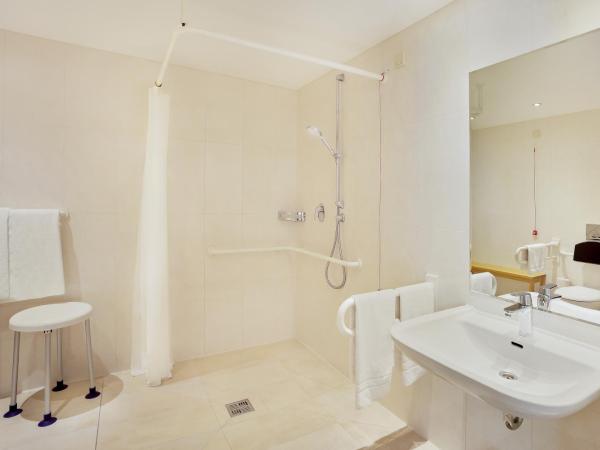 Holiday Inn Nürnberg City Centre, an IHG Hotel : photo 1 de la chambre chambre standard