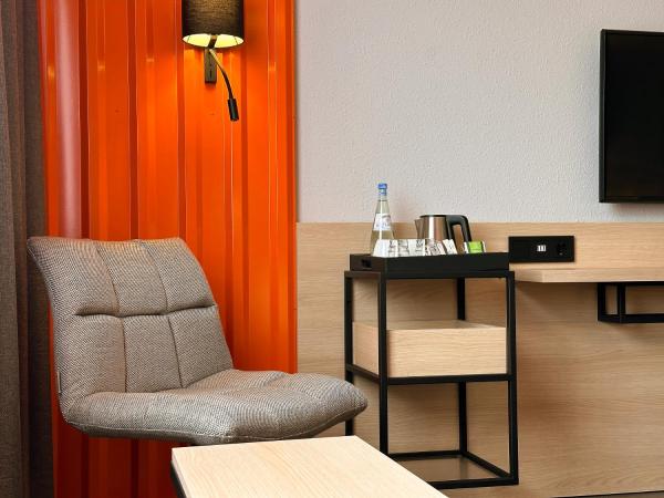 ibis Styles Berlin Treptow : photo 5 de la chambre chambre lits jumeaux supérieure avec kitchenette