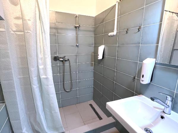 Travel&Joy backpackers : photo 8 de la chambre lit dans dortoir mixte de 12 lits