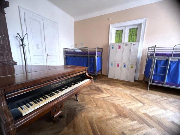 Travel&Joy backpackers : photo 2 de la chambre lit dans dortoir mixte de 12 lits