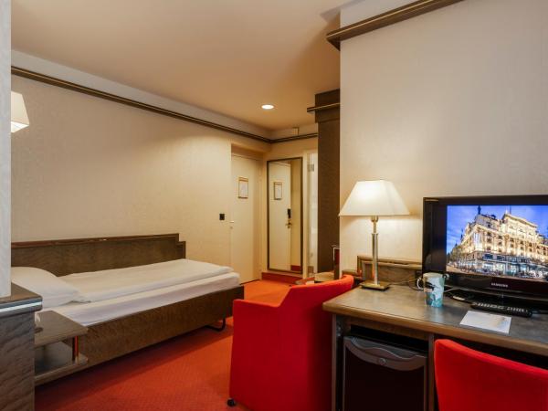 Hotel Monopol Luzern : photo 2 de la chambre chambre lits jumeaux Économique