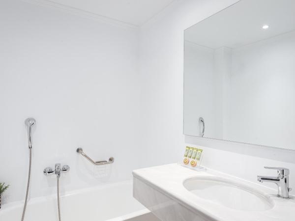 Acropolis Select : photo 10 de la chambre chambre lits jumeaux avec lit d’appoint - 301