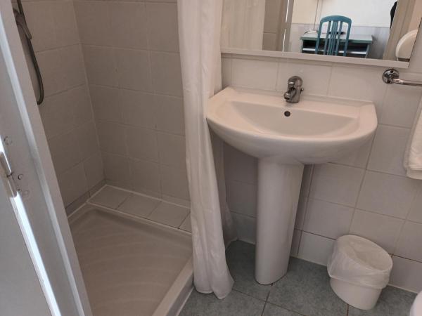 Hotel de La Paix : photo 5 de la chambre chambre triple confort