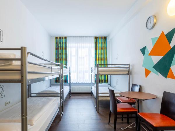 Jaeger´s Munich (Hotel/Hostel) : photo 4 de la chambre lit dans dortoir mixte de 6 lits - réservé aux 18-35 ans
