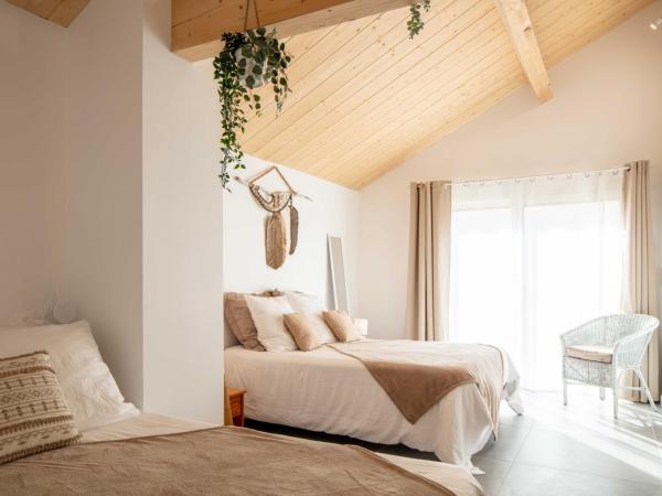 Ted Surf House : photo 2 de la chambre chambre double avec salle de bains privative