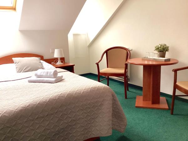 Golf Hotel Karolina : photo 4 de la chambre chambre triple