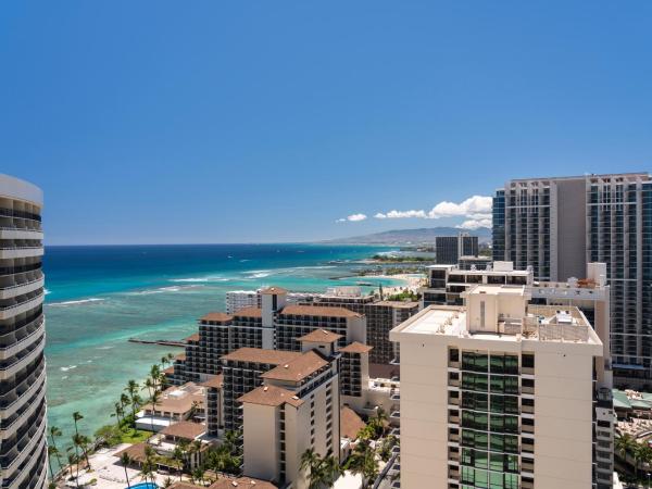 Sheraton Waikiki Beach Resort : photo 3 de la chambre chambre 1 lit king-size ou 2 lits doubles récemment rénovée - vue sur océan