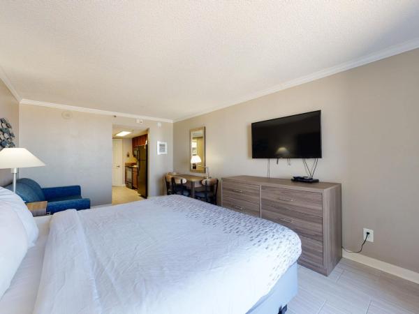 The Patricia Grand - Oceana Resorts Vacation Rentals : photo 3 de la chambre studio lit king-size avec canapé-lit