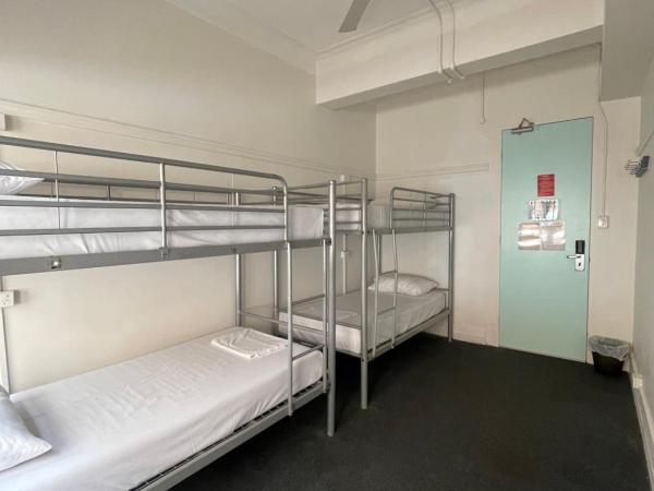 The Downing Hostel : photo 2 de la chambre bed in 4-bed mixed dormitory room with shared bathroom (18 - 35 years only)