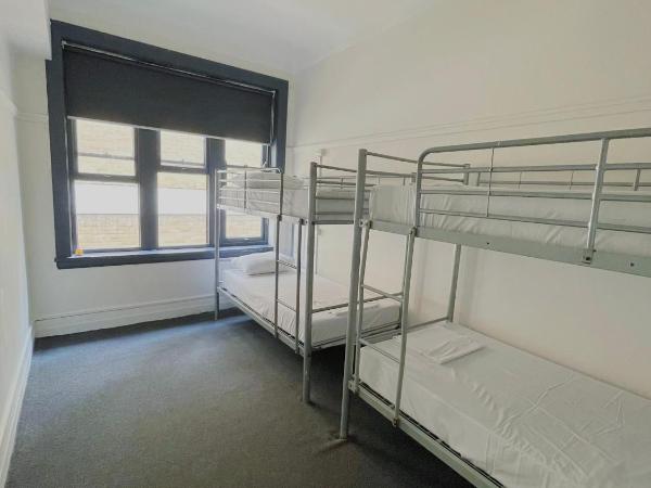 The Downing Hostel : photo 3 de la chambre bed in 4-bed mixed dormitory room with shared bathroom (18 - 35 years only)