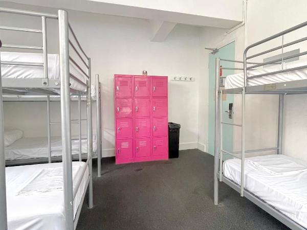 The Downing Hostel : photo 2 de la chambre bed in 8-bed mixed dormitory room with shared bathroom (18 - 35 years only)