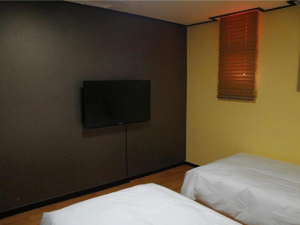 Ho Home Tel : photo 3 de la chambre chambre lits jumeaux avec salle de bains privative