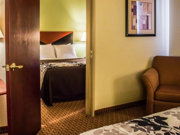 Sleep Inn & Suites at Six Flags : photo 5 de la chambre hébergement avec 3 lits queen-size