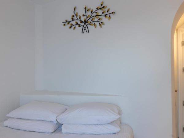 Asteras Villas : photo 8 de la chambre suite phoebe avec jacuzzi - vue sur caldera