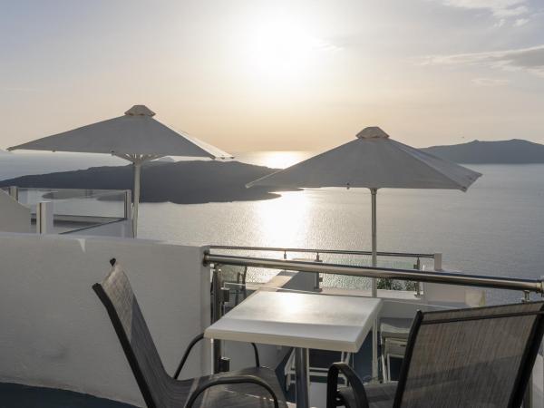 Asteras Villas : photo 9 de la chambre suite galatea avec jacuzzi - vue sur caldera