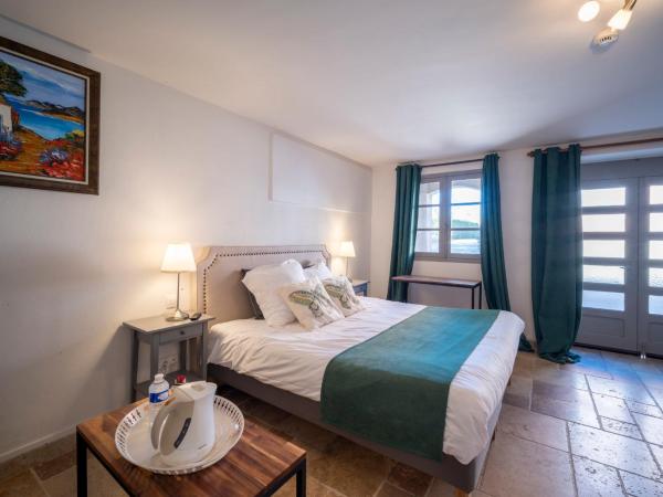 Château de Loubéjac : photo 7 de la chambre chambre familiale adaptée aux personnes à mobilité réduite