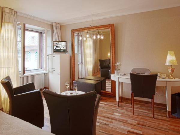 Hotel des Balances : photo 4 de la chambre chambre triple - vue sur ville