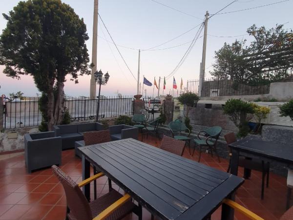 Hotel Mareluna Ischia : photo 1 de la chambre chambre quadruple avec salle de bains privative