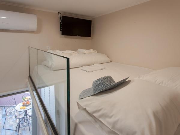 Mitos mini suites : photo 3 de la chambre chambre double avec terrasse