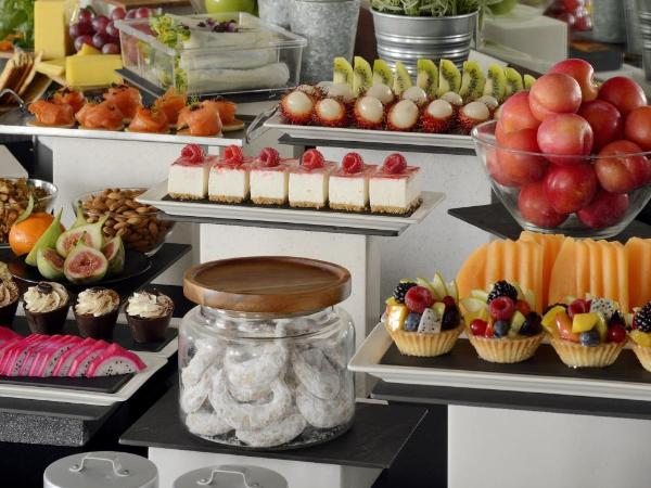 Mövenpick Hotel & Apartments Bur Dubai : photo 4 de la chambre executive deluxe king room - complimentary lounge access, evening cocktails, chocolate hour, transfer to kite beach and dubai mall / burj khalifa