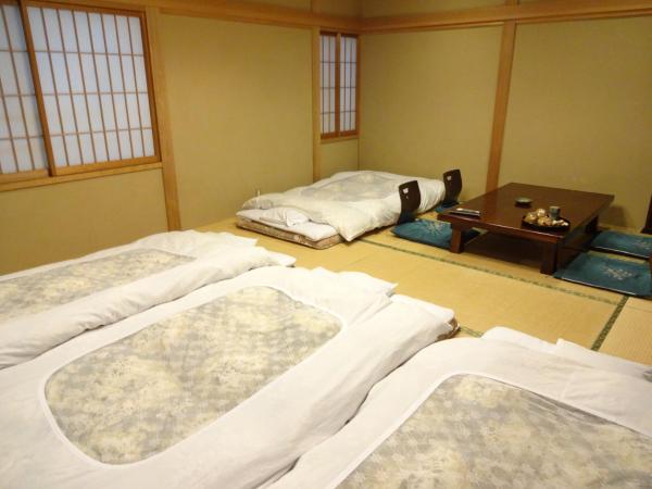 Chuokan Shimizuya Ryokan : photo 6 de la chambre chambre quadruple de style japonais