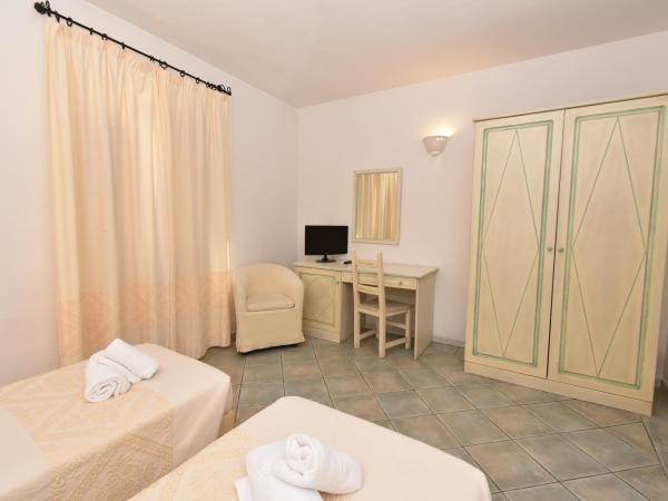 Hotel Cavour : photo 3 de la chambre chambre triple