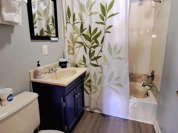 Buffalo Lodge Bicycle Resort - Amazing access to local trails & the Garden : photo 6 de la chambre chambre familiale supérieure