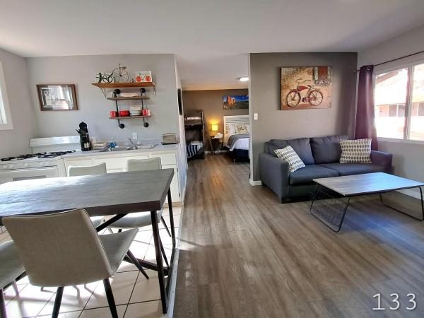 Buffalo Lodge Bicycle Resort - Amazing access to local trails & the Garden : photo 3 de la chambre suite double standard