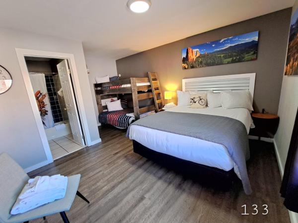 Buffalo Lodge Bicycle Resort - Amazing access to local trails & the Garden : photo 1 de la chambre suite double standard