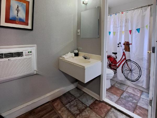 Buffalo Lodge Bicycle Resort - Amazing access to local trails & the Garden : photo 1 de la chambre suite 2 pièces avec cuisine