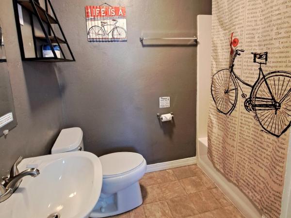 Buffalo Lodge Bicycle Resort - Amazing access to local trails & the Garden : photo 6 de la chambre chambre supérieure lit queen-size