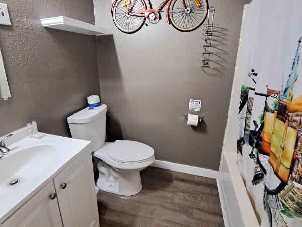 Buffalo Lodge Bicycle Resort - Amazing access to local trails & the Garden : photo 8 de la chambre chambre supérieure avec 2 lits queen-size