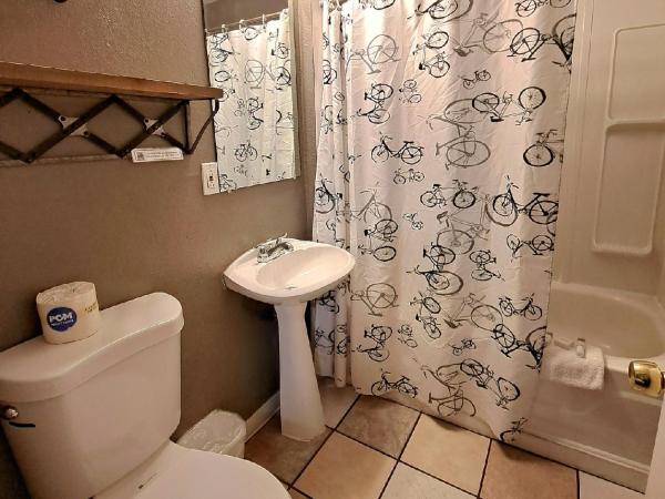 Buffalo Lodge Bicycle Resort - Amazing access to local trails & the Garden : photo 2 de la chambre chambre supérieure lit queen-size