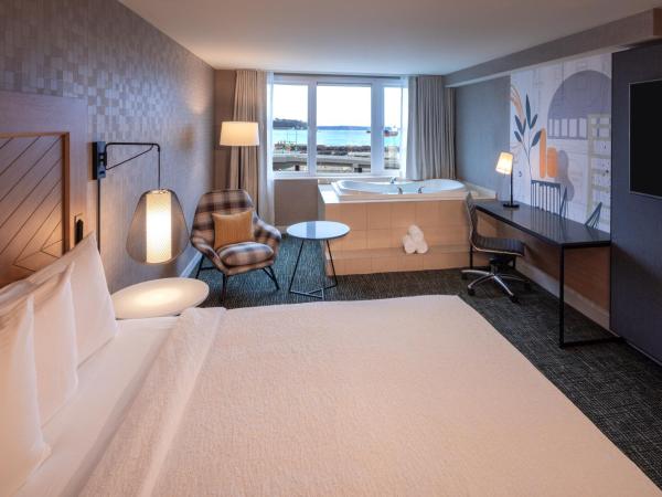 Silver Cloud Hotel - Seattle Stadium : photo 2 de la chambre chambre lit king-size avec baignoire spa