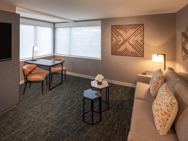 Silver Cloud Hotel - Seattle Stadium : photo 2 de la chambre suite lit king-size