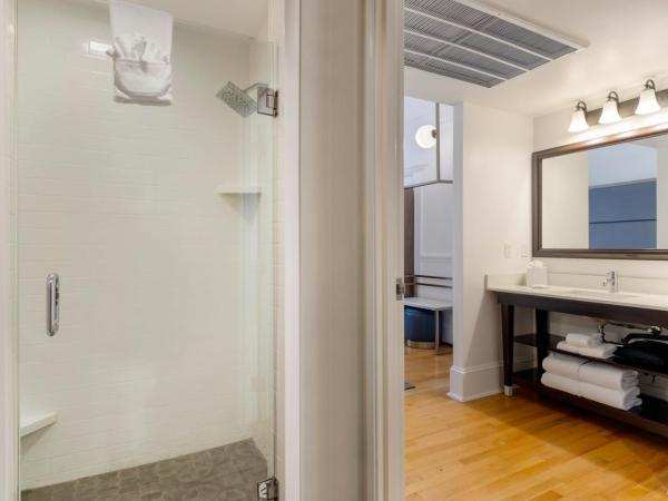 Hotel Gibbs Downtown Riverwalk : photo 6 de la chambre chambre avec 2 grands lits queen-size