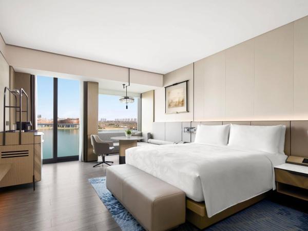 JW Marriott Shanghai Fengxian : photo 3 de la chambre lake view guest room with 1 king, lake view balcony