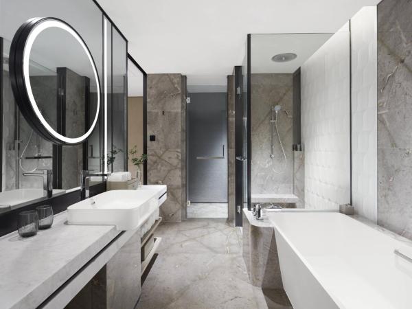 JW Marriott Shanghai Fengxian : photo 4 de la chambre guest room with 2 double, garden view balcony