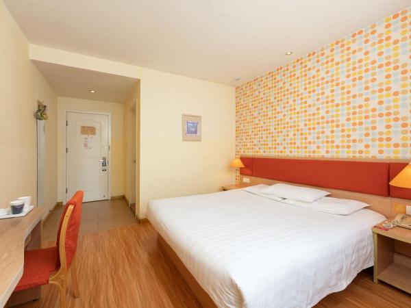 Home Inn Dalian North Railway Station : photo 3 de la chambre chambre affaires lit queen-size