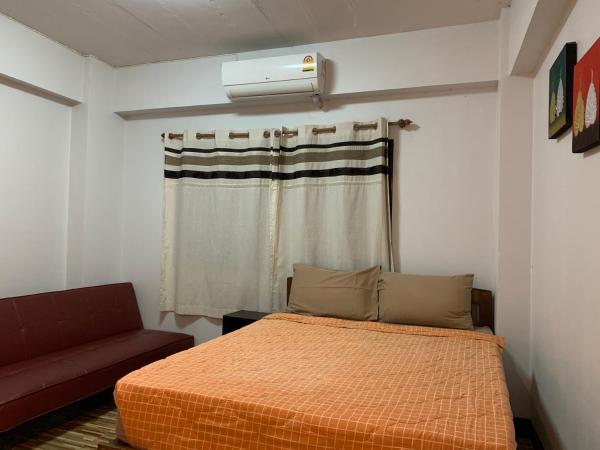 Chiangmai HomeTeL : photo 4 de la chambre chambre double avec salle de bains privative