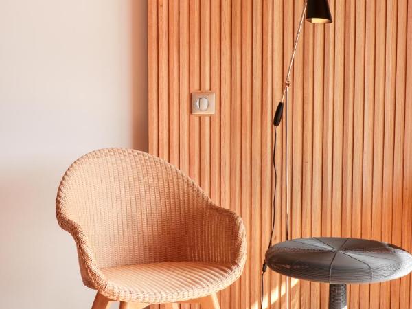 Golden Tulip Porto-Vecchio : photo 5 de la chambre chambre lit king-size supérieure - vue sur mer