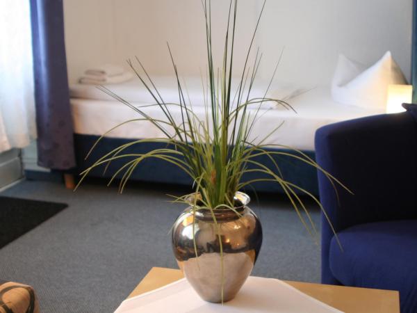 Hotel Seifert Berlin am Kurfürstendamm : photo 2 de la chambre grande chambre familiale supérieure avec balcon